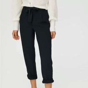 Wilfred Allant Pant in navy/blue colour!